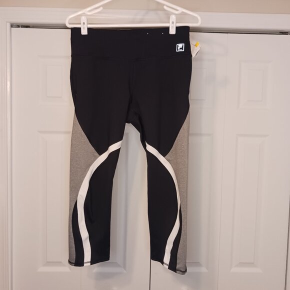 #148 3/$18 - Fila Black/Gray Leggings Size Medium - Picture 1 of 4
